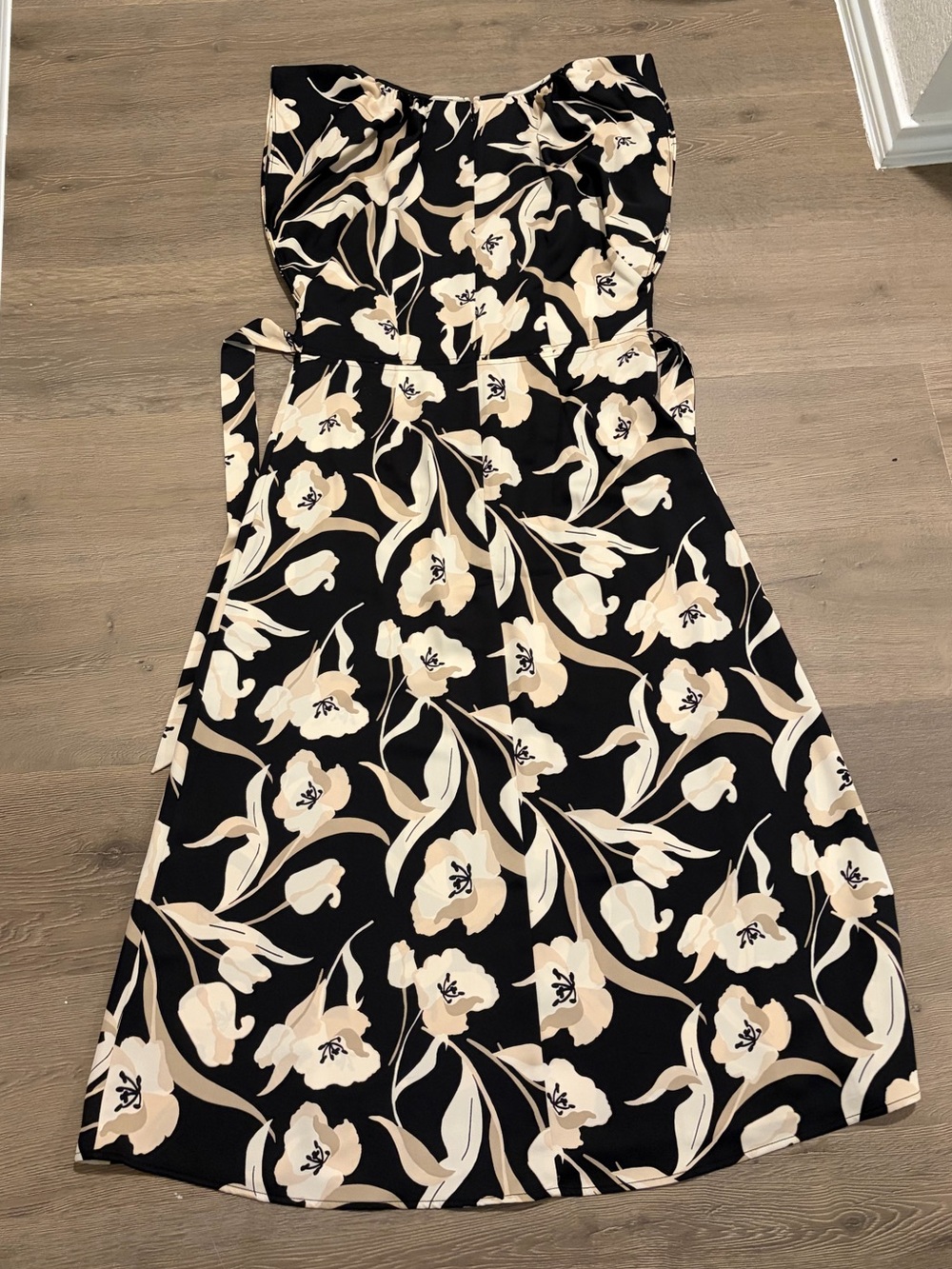 LOFT Black and Cream Floral Maxi Dress - Picture 3 of 3